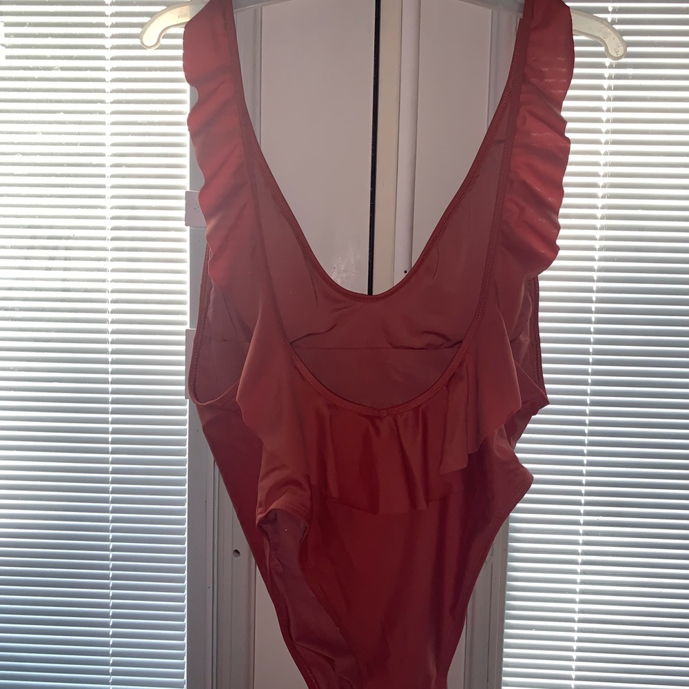 One piece - Picture 2 of 2